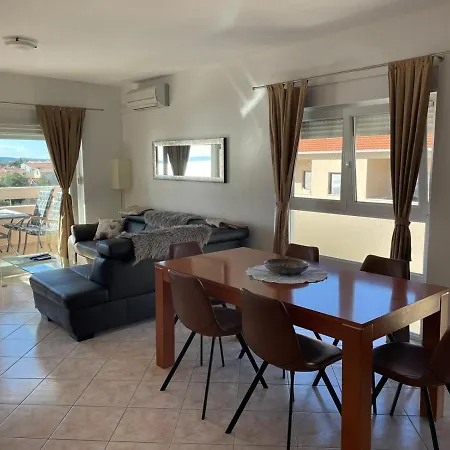 Mavarcica شقة تروغير