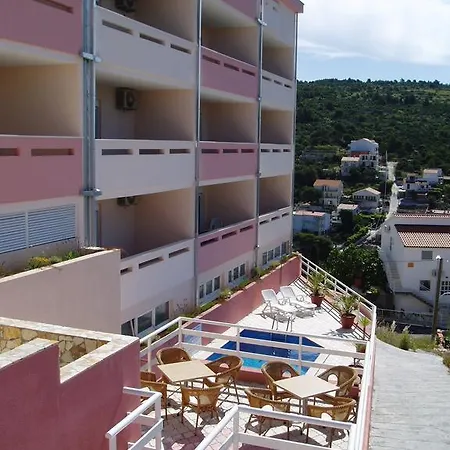 Apartamento Mavarcica *